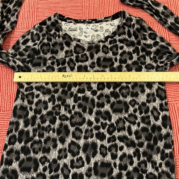 Joe Fresh women’s small animal print Black and Gray Patterned Top - Picture 4 of 11